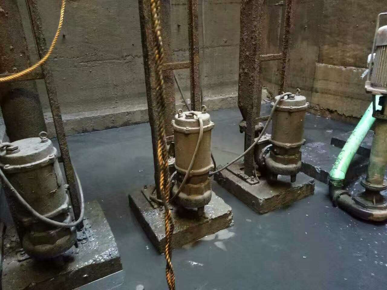 通川污水池清理